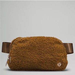 Lululemon Everywhere Belt Bag 1L Fleece - Burnt Caramel